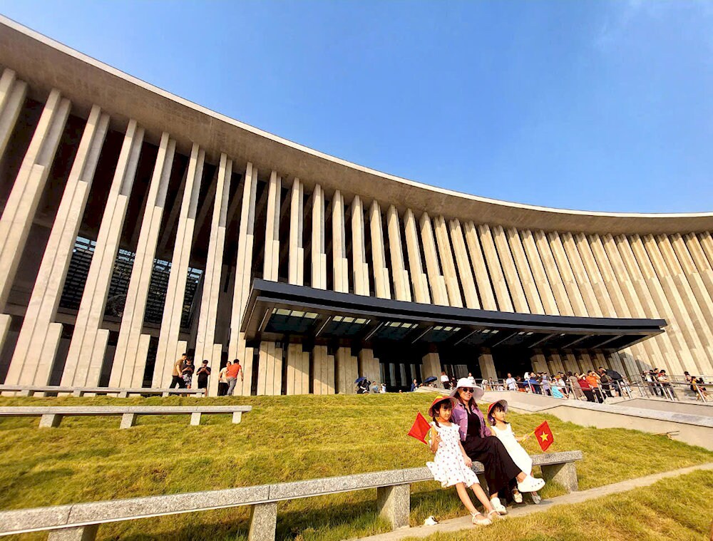 Pay attention to regulations on attire, photography, and other guidelines at the museum to show respect and maintain proper decorum